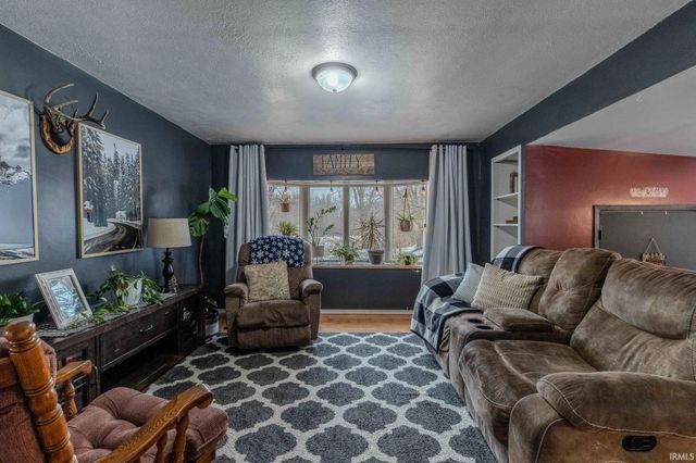 4445 N 1St Place, Leesburg, IN 46538