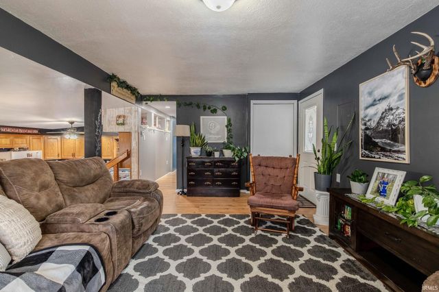 4445 N 1St Place, Leesburg, IN 46538