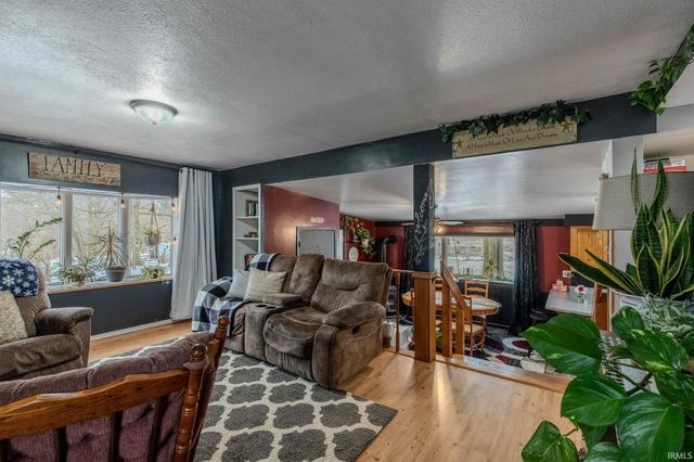 4445 N 1St Place, Leesburg, IN 46538