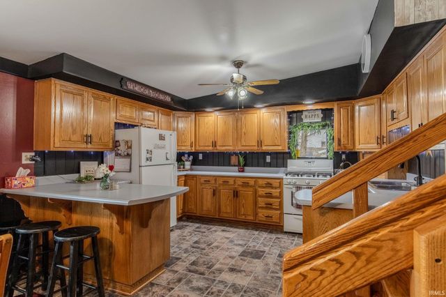 4445 N 1St Place, Leesburg, IN 46538