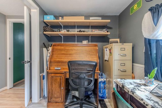 4445 N 1St Place, Leesburg, IN 46538