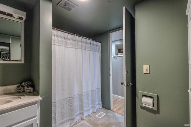 4445 N 1St Place, Leesburg, IN 46538