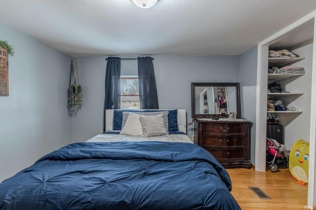 4445 N 1St Place, Leesburg, IN 46538