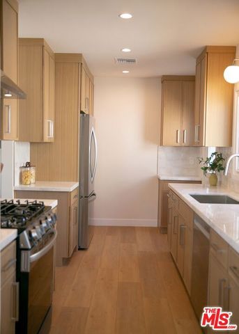 7508 Rosewood Avenue, Los Angeles, CA 90036