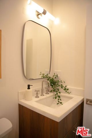 7508 Rosewood Avenue, Los Angeles, CA 90036