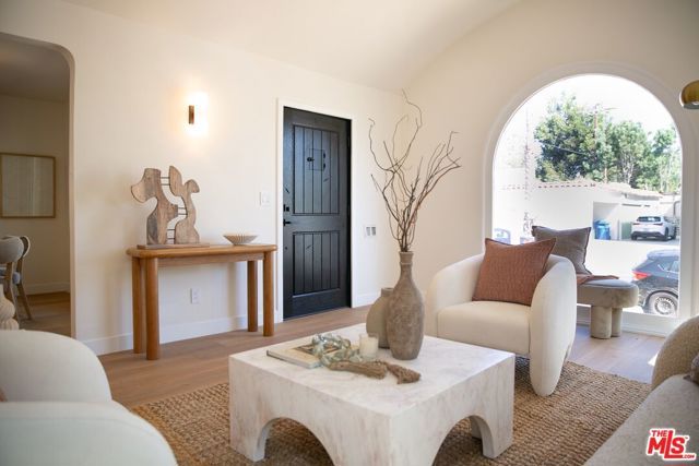 7508 Rosewood Avenue, Los Angeles, CA 90036