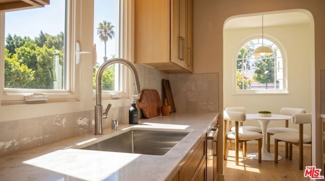 7508 Rosewood Avenue, Los Angeles, CA 90036