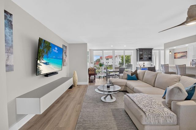 104 HALF MOON Circle D2, Hypoluxo, FL 33462