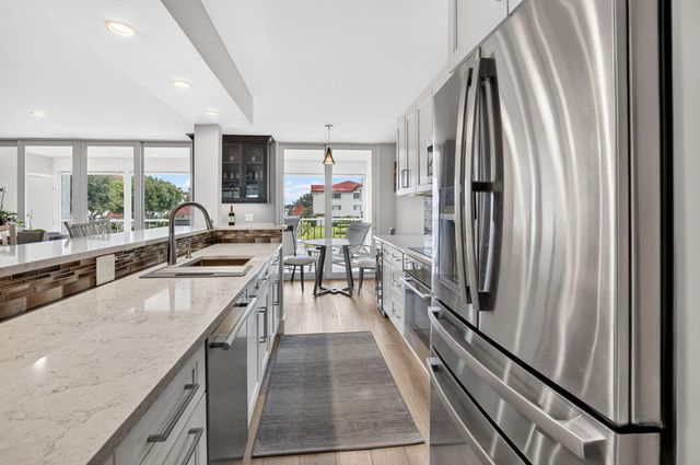 104 HALF MOON Circle D2, Hypoluxo, FL 33462