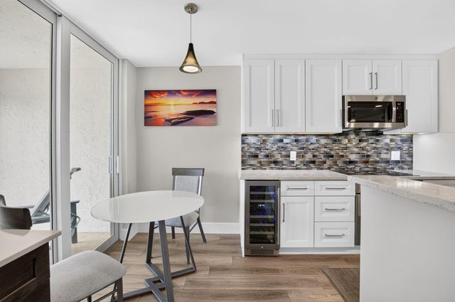 104 HALF MOON Circle D2, Hypoluxo, FL 33462