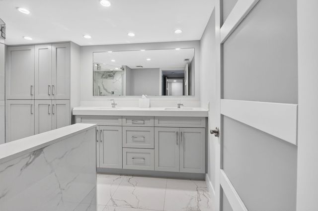 104 HALF MOON Circle D2, Hypoluxo, FL 33462