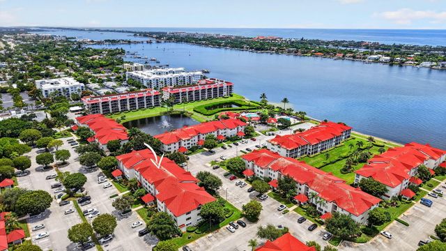 104 HALF MOON Circle D2, Hypoluxo, FL 33462