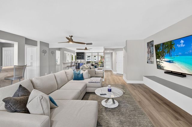 104 HALF MOON Circle D2, Hypoluxo, FL 33462