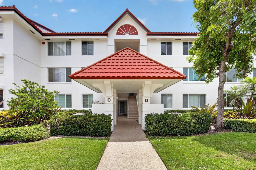 104 HALF MOON Circle D2, Hypoluxo, FL 33462