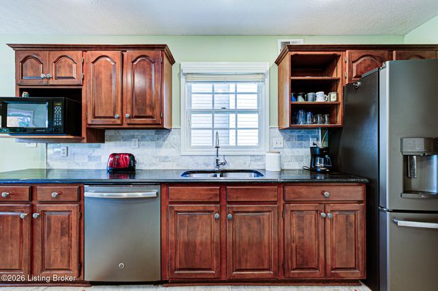 1415 Cadet Ct, Louisville, KY 40222