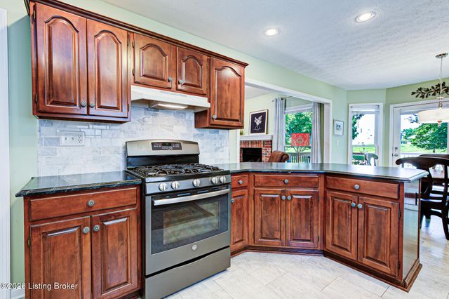 1415 Cadet Ct, Louisville, KY 40222