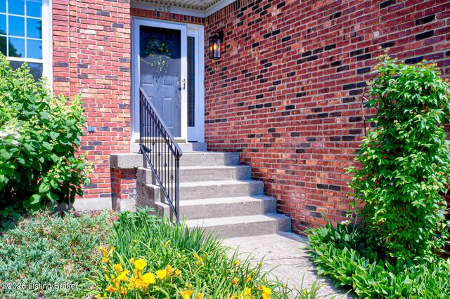 1415 Cadet Ct, Louisville, KY 40222