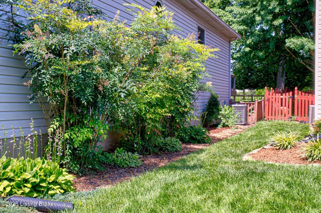 1415 Cadet Ct, Louisville, KY 40222