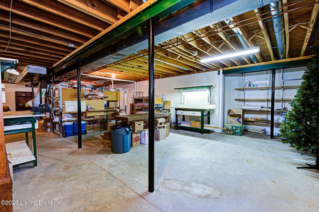 1415 Cadet Ct, Louisville, KY 40222