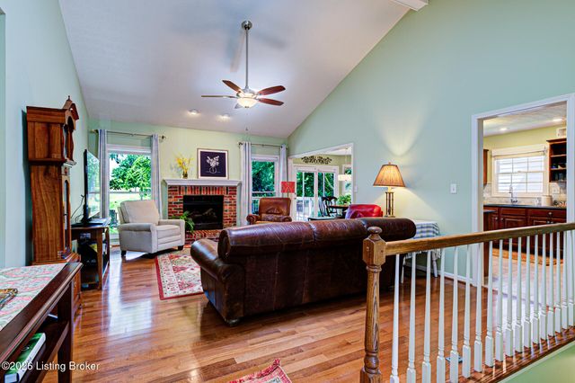 1415 Cadet Ct, Louisville, KY 40222