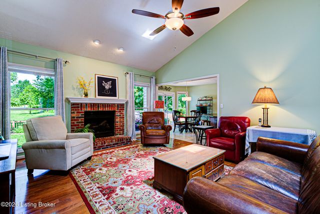 1415 Cadet Ct, Louisville, KY 40222