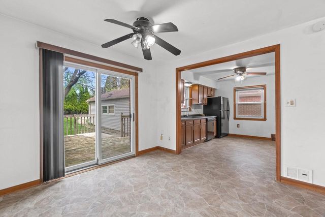 8924 W Lincoln AVENUE, West Allis, WI 53227