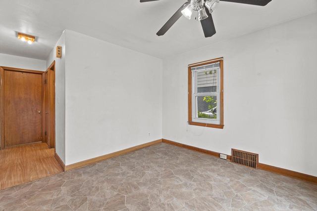 8924 W Lincoln AVENUE, West Allis, WI 53227