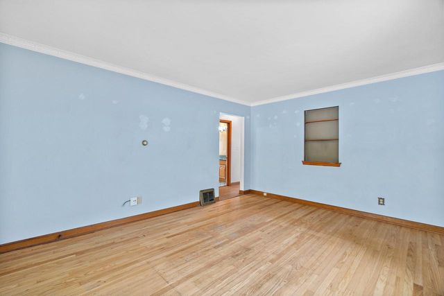 8924 W Lincoln AVENUE, West Allis, WI 53227