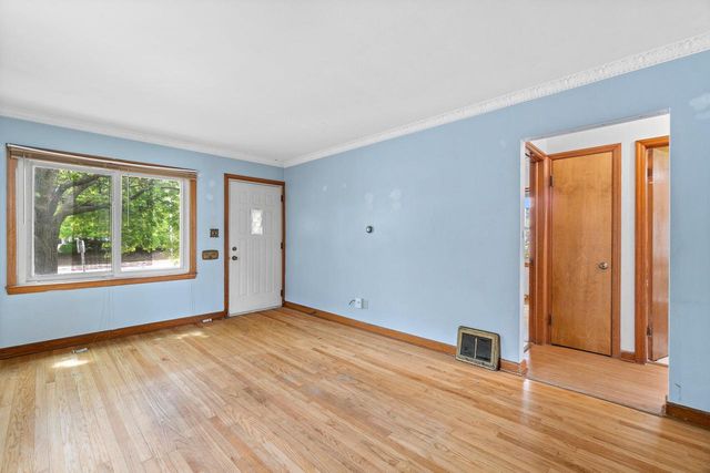 8924 W Lincoln AVENUE, West Allis, WI 53227