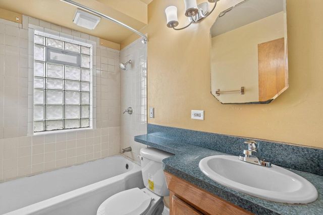 8924 W Lincoln AVENUE, West Allis, WI 53227