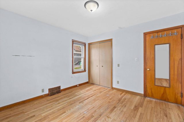 8924 W Lincoln AVENUE, West Allis, WI 53227