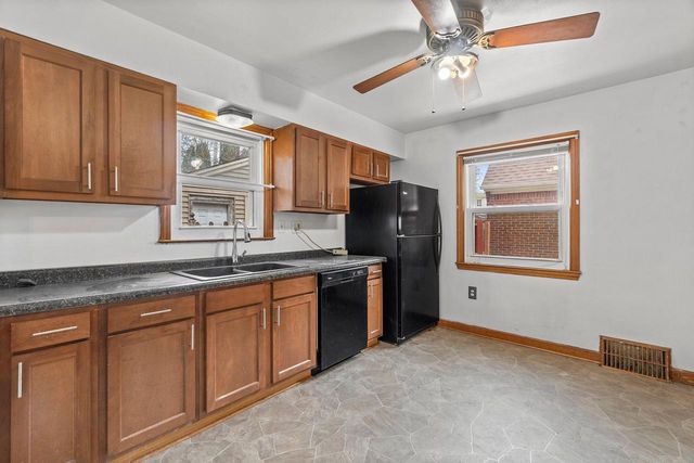 8924 W Lincoln AVENUE, West Allis, WI 53227