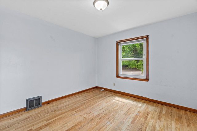 8924 W Lincoln AVENUE, West Allis, WI 53227
