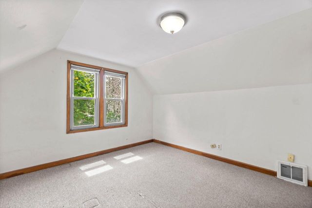 8924 W Lincoln AVENUE, West Allis, WI 53227