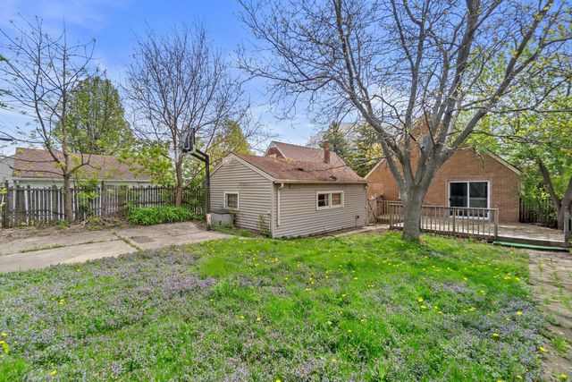8924 W Lincoln AVENUE, West Allis, WI 53227