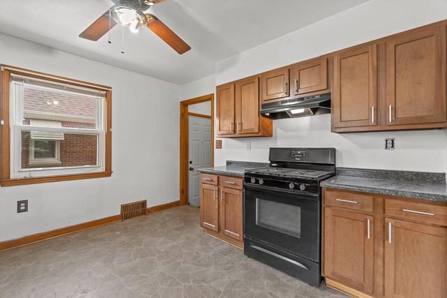 8924 W Lincoln AVENUE, West Allis, WI 53227