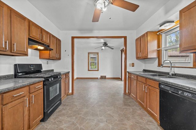 8924 W Lincoln AVENUE, West Allis, WI 53227