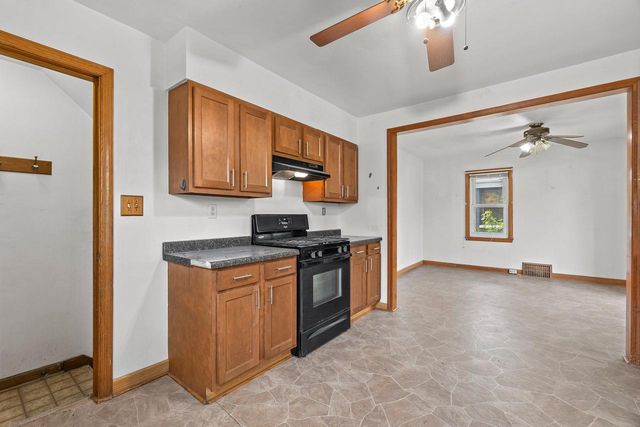 8924 W Lincoln AVENUE, West Allis, WI 53227