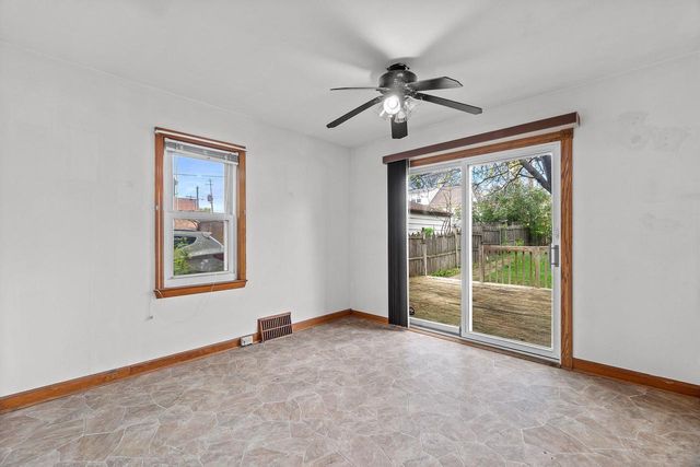 8924 W Lincoln AVENUE, West Allis, WI 53227