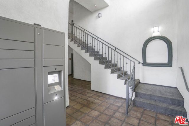 6925 Kittyhawk Avenue, Los Angeles, CA 90045