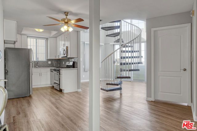 6925 Kittyhawk Avenue, Los Angeles, CA 90045