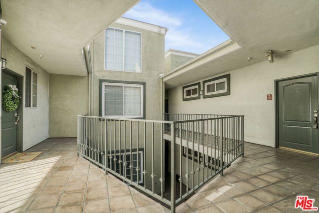 6925 Kittyhawk Avenue, Los Angeles, CA 90045