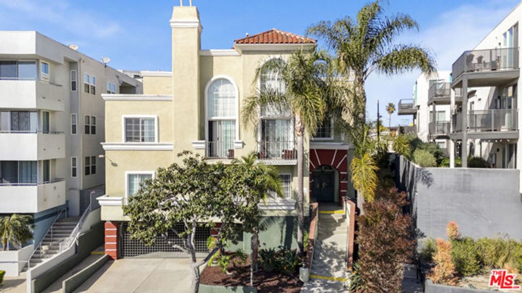 6925 Kittyhawk Avenue, Los Angeles, CA 90045