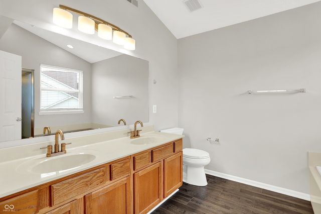 5761 Cantigny Way S, Carmel, IN 46033