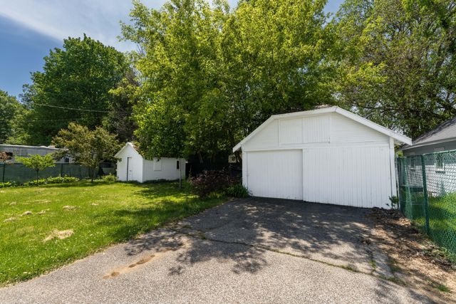 18 Franklin Street, Hartford, MI 49057