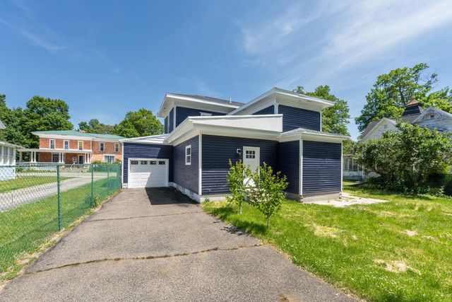 18 Franklin Street, Hartford, MI 49057