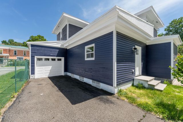 18 Franklin Street, Hartford, MI 49057