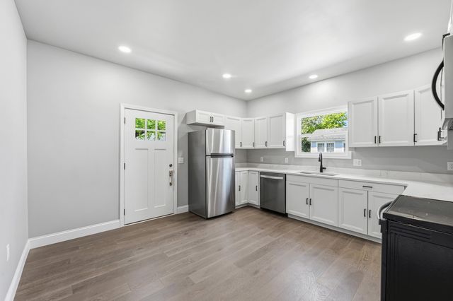 18 Franklin Street, Hartford, MI 49057