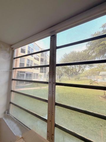 1301 NE 191st St F110, Miami, FL 33179