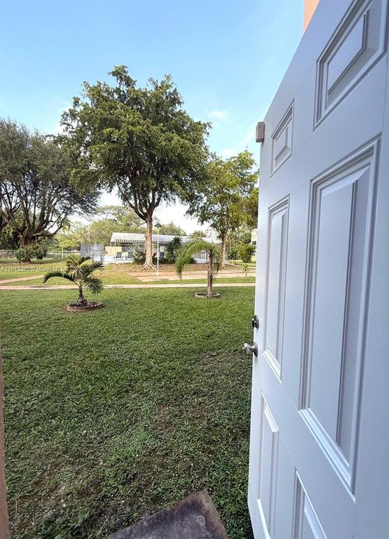 1301 NE 191st St F110, Miami, FL 33179